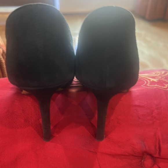 Jimmy Choo London heels in good used condition.  Very confortable 3.5 heel. - Picture 4 of 5